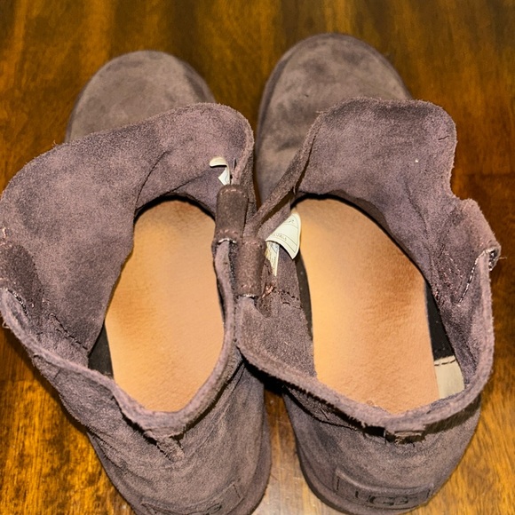 Ugg suede leather ankle boots. - Picture 7 of 12